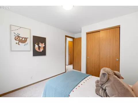 Bedroom - 647 SE Hogan Rd, Gresham, OR 97080 photo 5 of 7