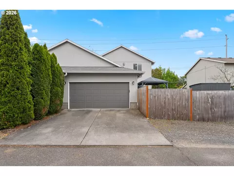 Exterior - 647 SE Hogan Rd, Gresham, OR 97080 photo 4 of 5