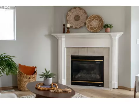 Living - 647 SE Hogan Rd, Gresham, OR 97080 photo 5 of 5