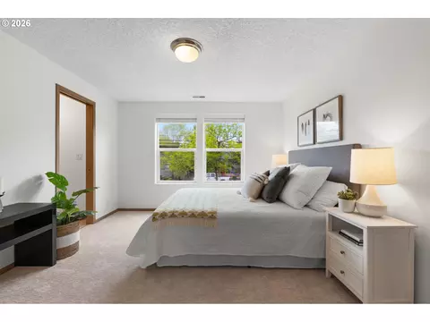 Bedroom - 647 SE Hogan Rd, Gresham, OR 97080 photo 1 of 7