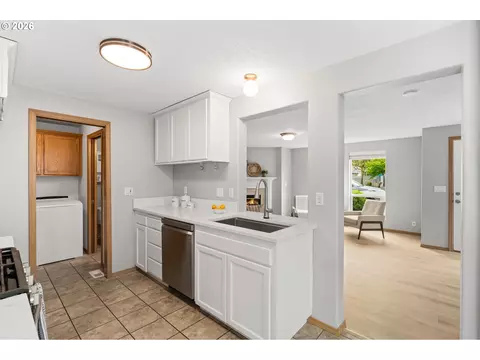 Kitchen - 647 SE Hogan Rd, Gresham, OR 97080 photo 2 of 4