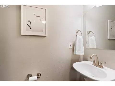 Bath - 647 SE Hogan Rd, Gresham, OR 97080 photo 1 of 4