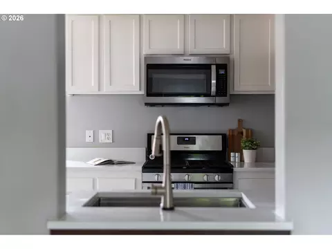 Kitchen - 647 SE Hogan Rd, Gresham, OR 97080 photo 1 of 4
