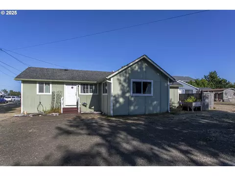 1090 4th Ave, Hammond, OR 97121