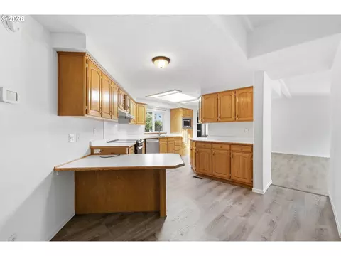 Kitchen - 4055 Royal Ave #22, Eugene, OR 97402 photo 10 of 10