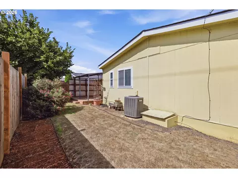 Exterior - 4055 Royal Ave #22, Eugene, OR 97402 photo 6 of 6