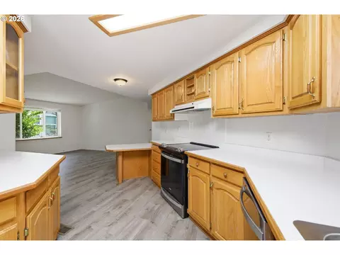 Kitchen - 4055 Royal Ave #22, Eugene, OR 97402 photo 3 of 10