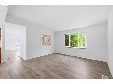 Living - 4055 Royal Ave #22, Eugene, OR 97402 photo 7 of 9