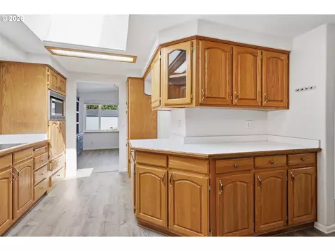 Kitchen - 4055 Royal Ave #22, Eugene, OR 97402 photo 4 of 10