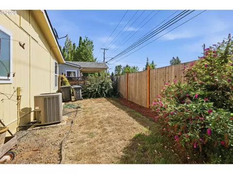 Exterior - 4055 Royal Ave #22, Eugene, OR 97402 photo 5 of 6