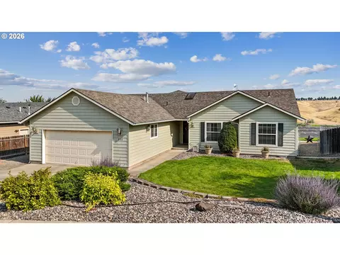 Exterior - 111 SW Quinney Pl, Pendleton, OR 97801 photo 2 of 10