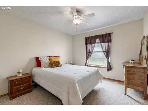 Bedroom - 111 SW Quinney Pl, Pendleton, OR 97801 photo 4 of 5