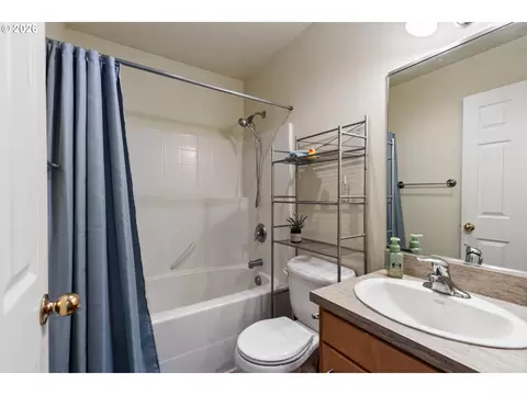 Bath - 111 SW Quinney Pl, Pendleton, OR 97801 photo 3 of 3