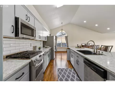 Kitchen - 111 SW Quinney Pl, Pendleton, OR 97801 photo 3 of 6