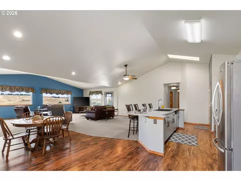 Kitchen - 111 SW Quinney Pl, Pendleton, OR 97801 photo 4 of 6