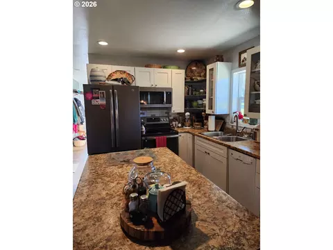 Kitchen - 795 E St, Riddle, OR 97469 photo 3 of 4