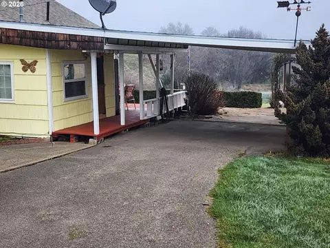 Other - 795 E St, Riddle, OR 97469 photo 3 of 12
