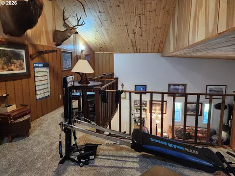 Entry Way - 795 E St, Riddle, OR 97469 photo 2 of 4