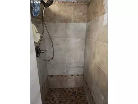 Bath - 795 E St, Riddle, OR 97469 photo 3 of 3
