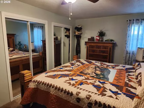 Bedroom - 795 E St, Riddle, OR 97469 photo 1 of 3