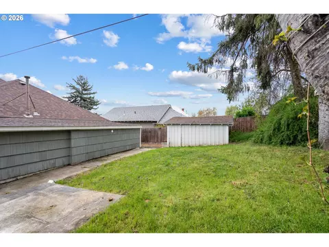 Exterior - 411 NW 9th St, Pendleton, OR 97801 photo 5 of 6