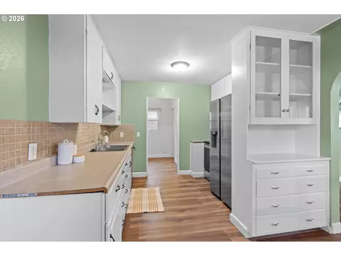 Kitchen - 411 NW 9th St, Pendleton, OR 97801 photo 2 of 3