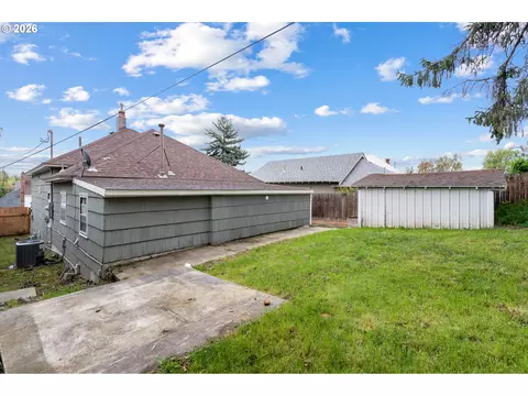 Exterior - 411 NW 9th St, Pendleton, OR 97801 photo 3 of 6