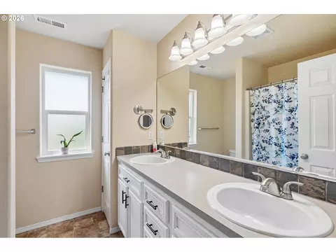 Bath - 40348 Therese St, Sandy, OR 97055 photo 2 of 3