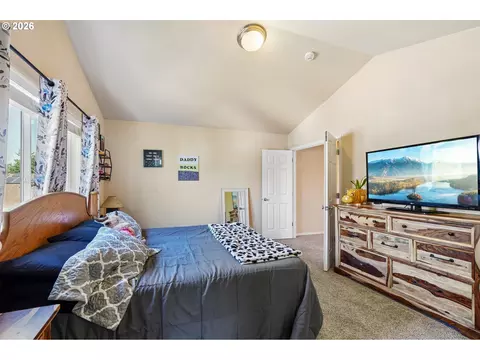 Bedroom - 40348 Therese St, Sandy, OR 97055 photo 2 of 5