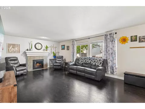 Living - 40348 Therese St, Sandy, OR 97055 photo 1 of 3