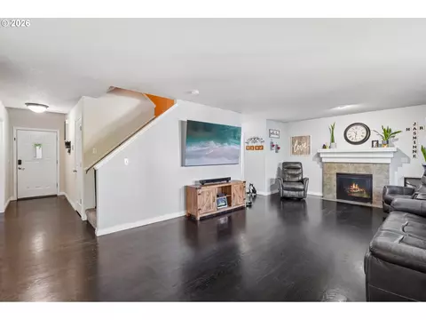 Living - 40348 Therese St, Sandy, OR 97055 photo 2 of 3