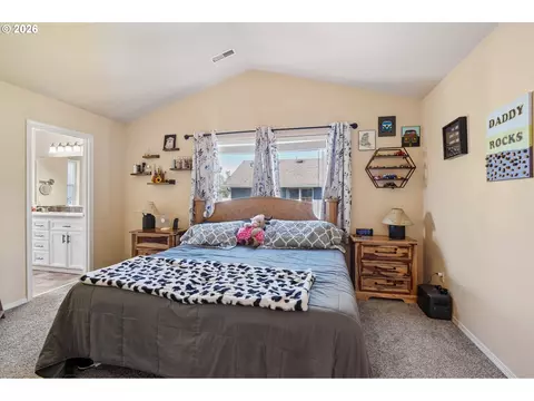 Bedroom - 40348 Therese St, Sandy, OR 97055 photo 1 of 5