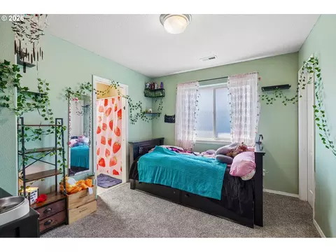Bedroom - 40348 Therese St, Sandy, OR 97055 photo 5 of 5