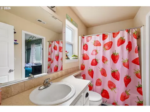 Bath - 40348 Therese St, Sandy, OR 97055 photo 3 of 3