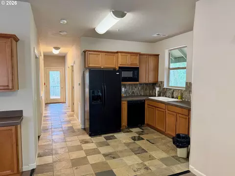Entry Way - 37071 Dubarko Rd #8, Sandy, OR 97055 photo 3 of 4