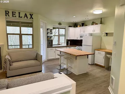 Kitchen - 37071 Dubarko Rd #8, Sandy, OR 97055 photo 1 of 9