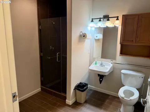 Bath - 37071 Dubarko Rd #8, Sandy, OR 97055 photo 5 of 5
