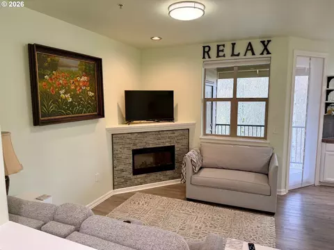 Living - 37071 Dubarko Rd #8, Sandy, OR 97055 photo 3 of 5