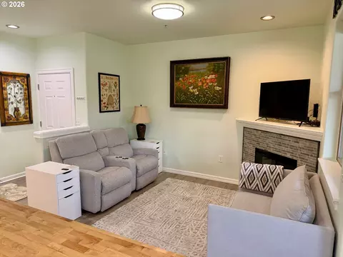 Living - 37071 Dubarko Rd #8, Sandy, OR 97055 photo 2 of 5