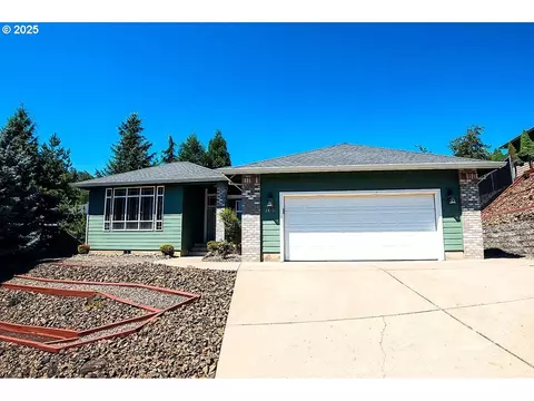 2380 NW Glenmar Dr, Roseburg, OR 97471