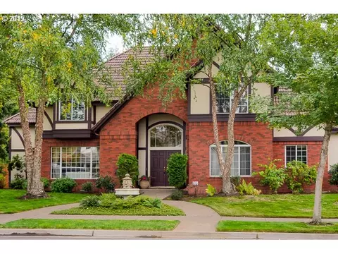 2284 Lakeview Dr, Eugene, OR 97408 photo 1