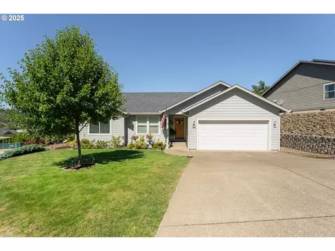 628 NE Cummins St, Roseburg, OR 97470