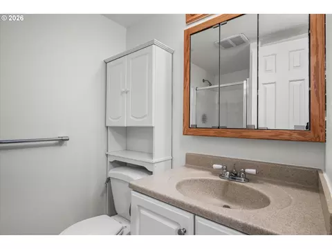 Bath - 2331 Todd St, Eugene, OR 97405 photo 4 of 4