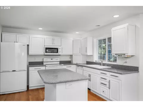 Kitchen - 2331 Todd St, Eugene, OR 97405 photo 2 of 2