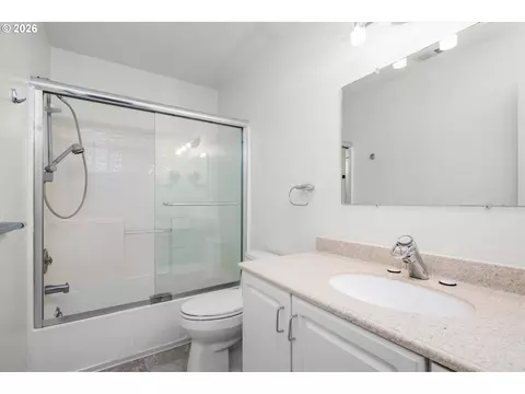 Bath - 2331 Todd St, Eugene, OR 97405 photo 3 of 4