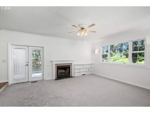 Living - 2331 Todd St, Eugene, OR 97405 photo 1 of 5