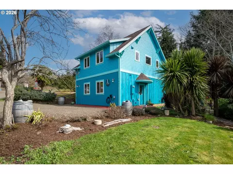 1055 Phelps St, Tillamook, OR 97141