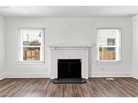Living - 240 E Clarendon St, Gladstone, OR 97027 photo 4 of 8