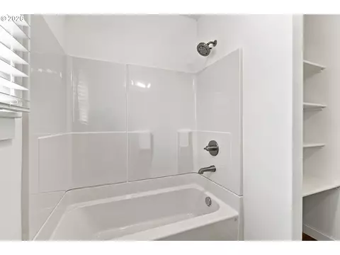 Bath - 240 E Clarendon St, Gladstone, OR 97027 photo 2 of 4