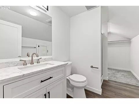 Bath - 240 E Clarendon St, Gladstone, OR 97027 photo 3 of 4